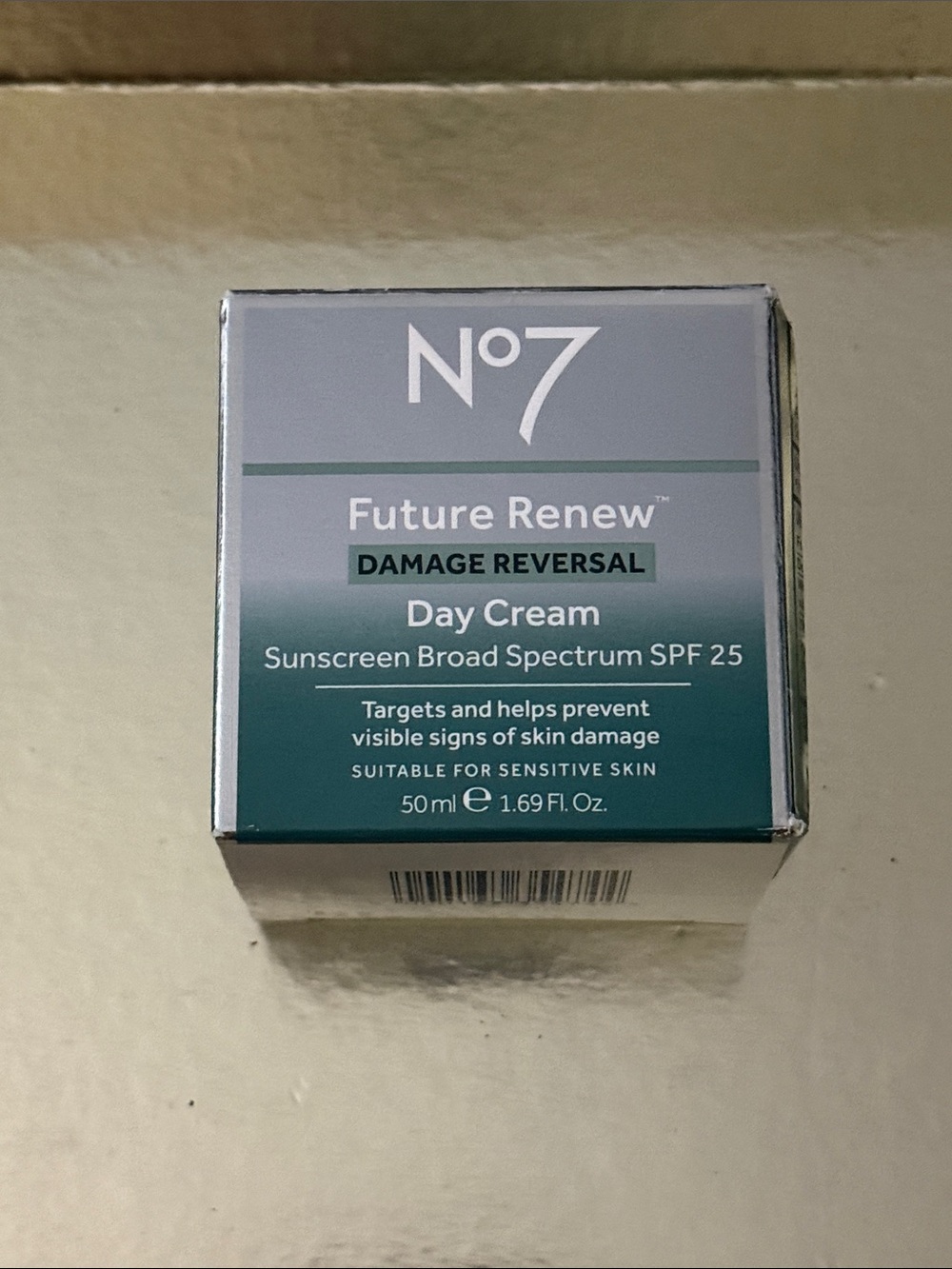 No7 Future Renew Damage Reversal Day Cream SPF 25 - Green
